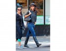 Katie Holmes passeggia per Manhattan