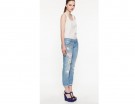 Jeans boyfriend strappati e decorati