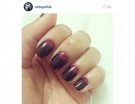 Nero e rosso per la reverse manicure