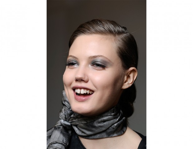 Chignon basso e riga laterale