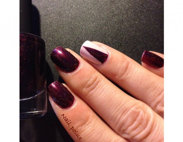 Bianco e bordeaux per l’accent manicure