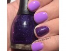 Due gradazioni di viola per l’accent manicure