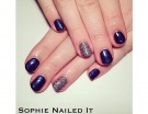 Glitter argento accostati allo smalto blu scuro