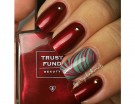 Effetto marble sulla manicure rossa