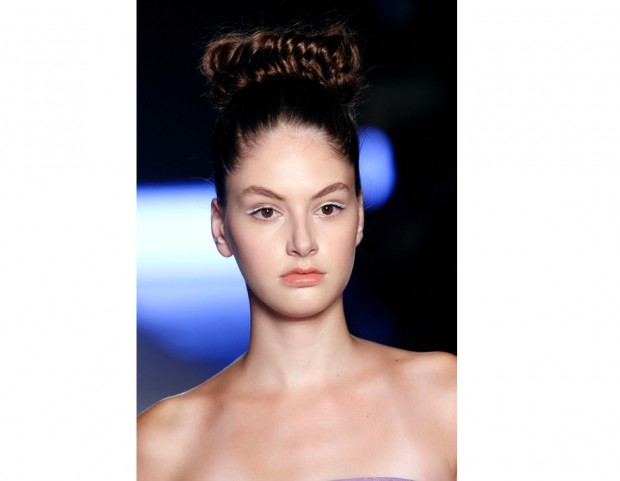 Chignon con treccia a spiga