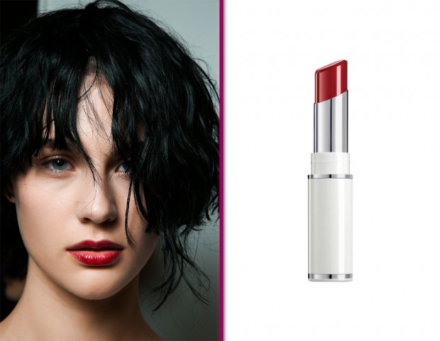 Le labbra rosso scure glossy saranno un must have