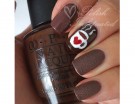 Accent manicure con tazza fumante