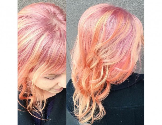 Riflessi pink e peach per capelli blorange neon. (Photo credit: Instagram @rossmichaelssalon)