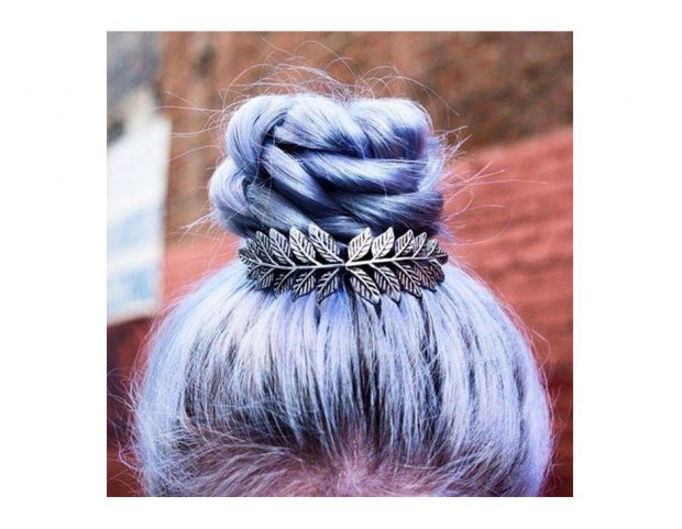 Top knot con fermaglio argentato. (Photo credit Pinterest @BuzzFeed Partner)