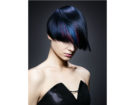 Taglio corto nero-blu con riflessi mirtillo. (Photo credit: Schwarzkopf Professional)