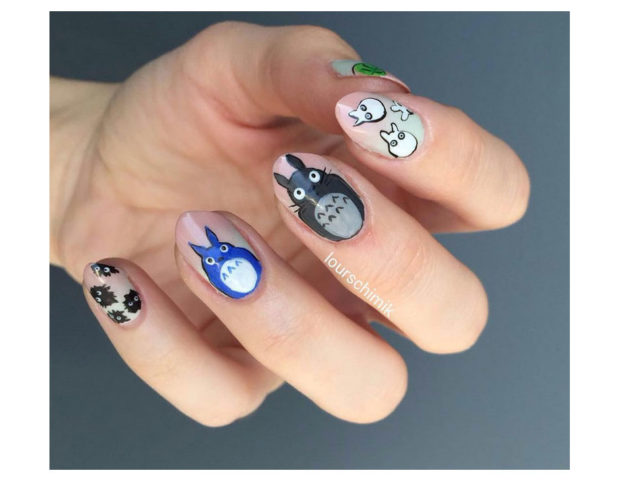 Nail art dedicata a Totoro, dello Studio Ghibli. Photo credit: Instagram @lourschimik