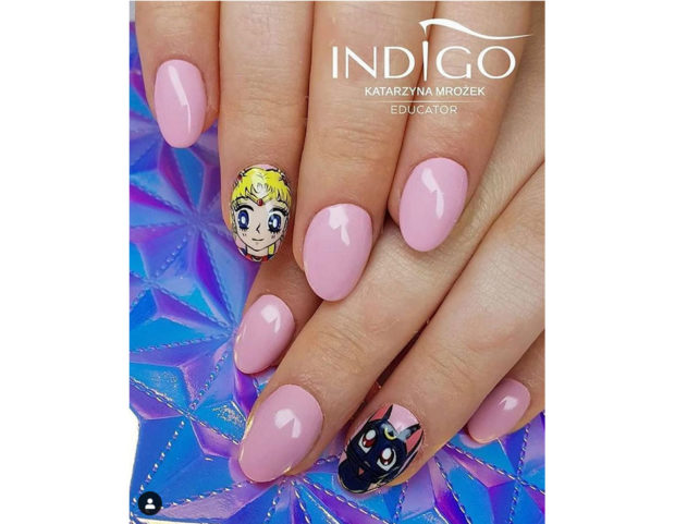 Accent nail con Sailor Moon e Luna. Photo credit: Instagram @indigonails_ireland