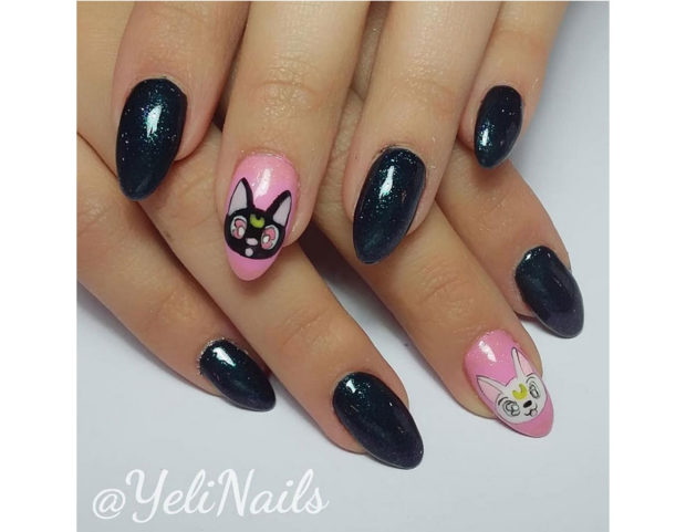 Accent nail con Luna e Artemis, i gatti di Sailor Moon. Photo credit: Instagram @yelinails